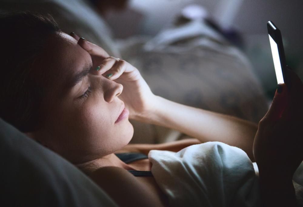 Ecco i rischi che si corrono usando lo smartphone prima di dormire