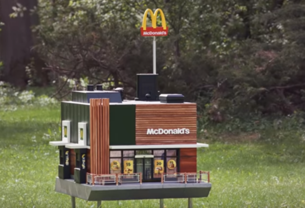 Il più piccolo McDonald’s al mondo è un ristorante per le api!