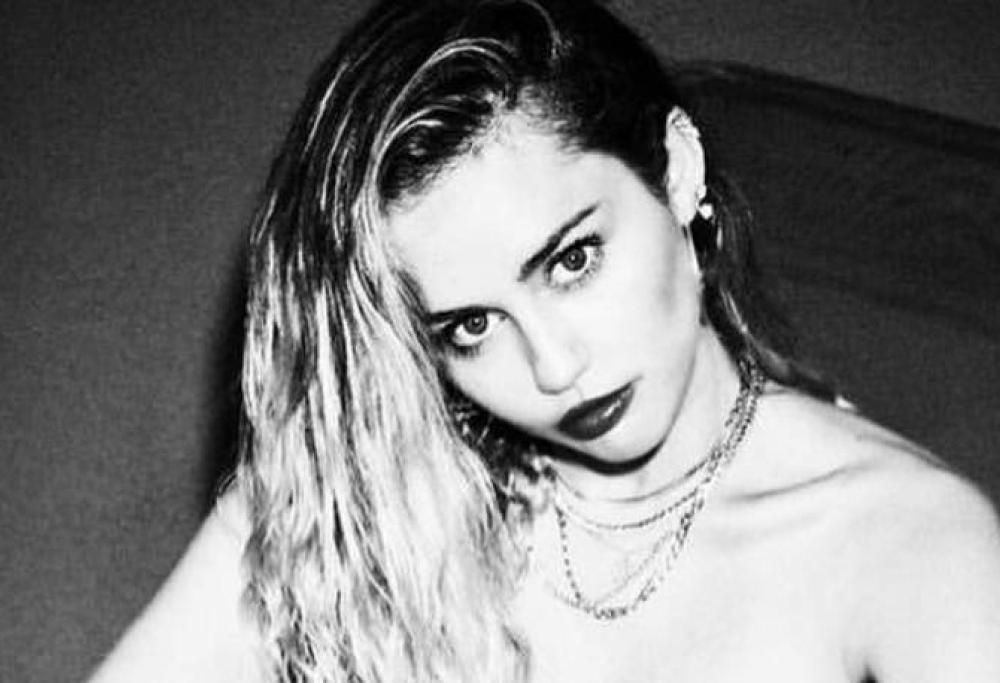 Miley Cyrus: sta per uscire il nuovo disco “She Is Coming”