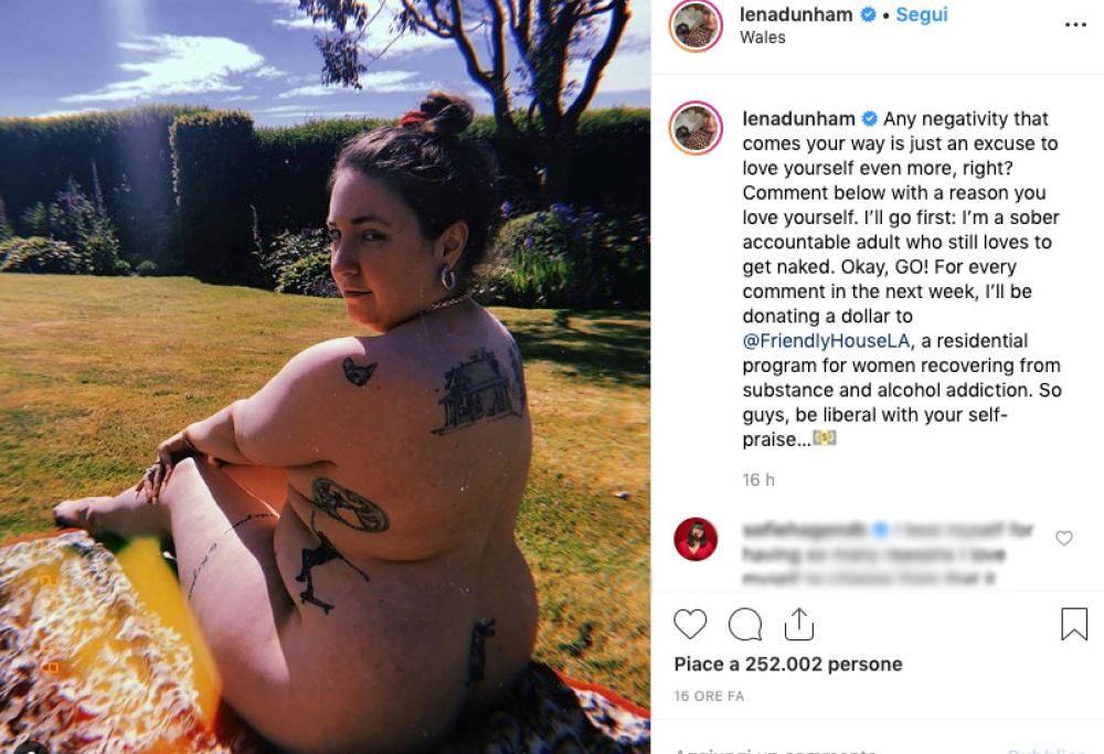 Nuda in mezzo al prato: la provocazione dell’attrice Lena Dunham
