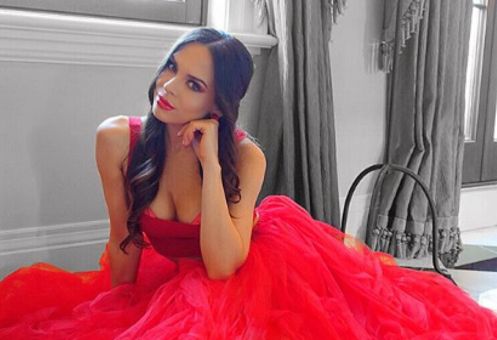 Lola Astanova, la sexy pianista che colleziona like su Instagram