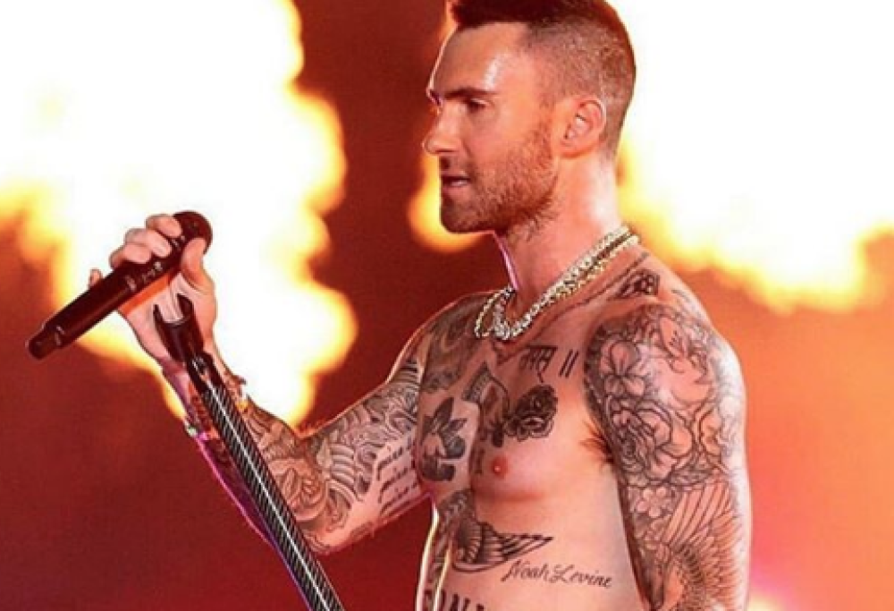 Adam Levine dei Maroon 5: “Faccio un sesso migliore con lo yoga”