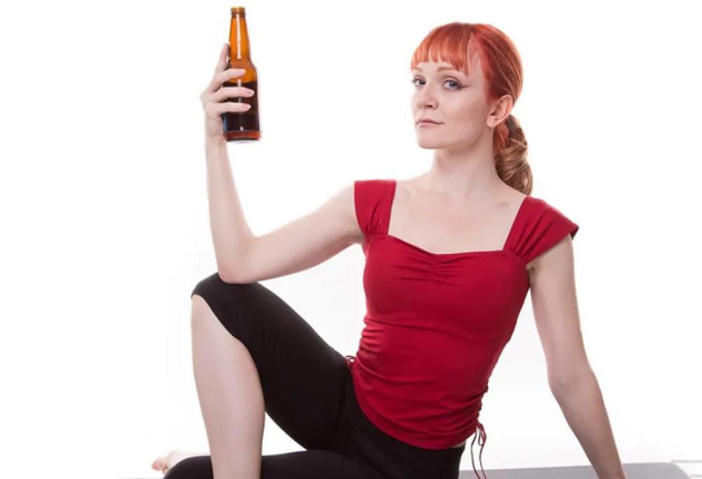 Arriva il Rage Yoga: bestemmie e alcol per rilassarsi!