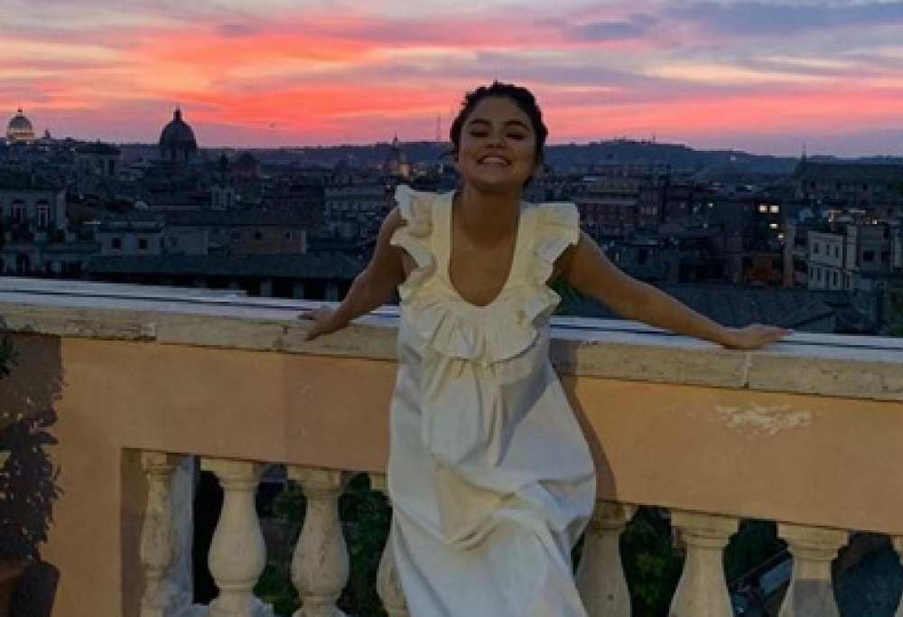 Selena Gomez festeggia il compleanno a Roma