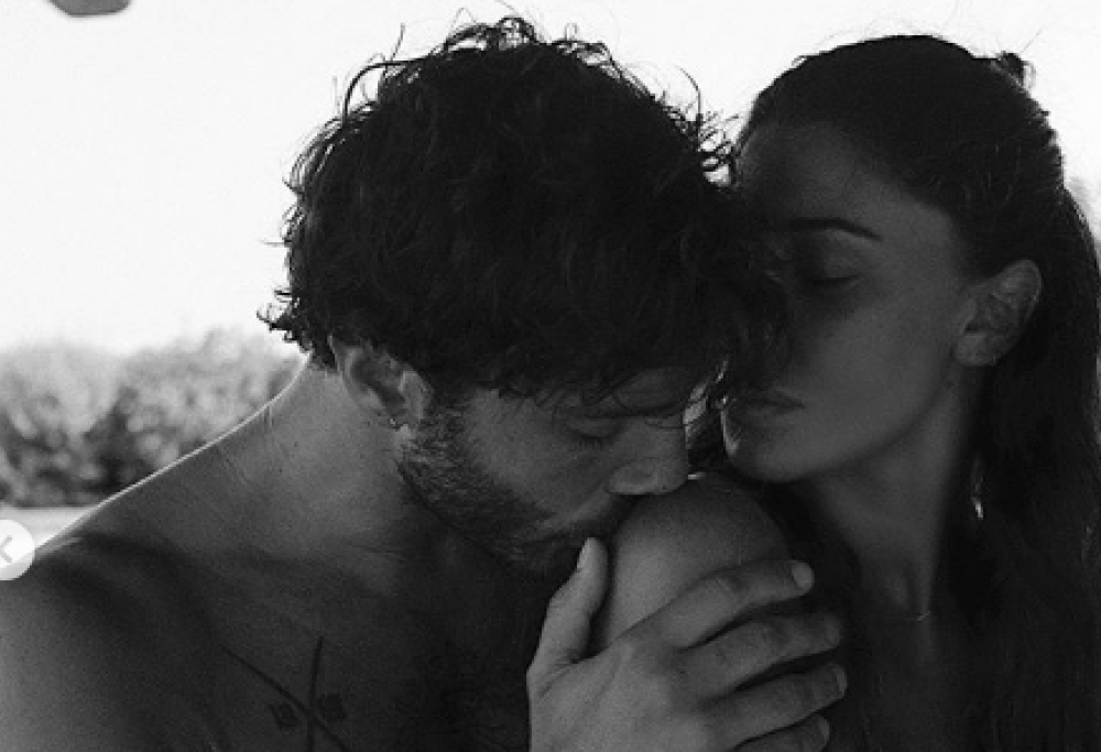 Belen Rodriguez sempre più innamorata: ecco la dedica a De Martino che scatena i fan