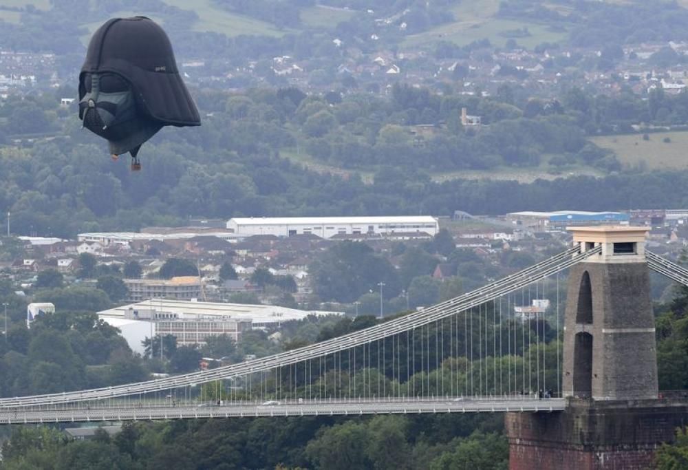 La testa di Darth Vader ha sorvolato l’Inghilterra!