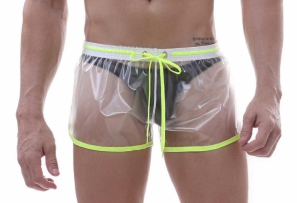 Pantaloncini trasparenti per uomo: l’ultima moda estiva!