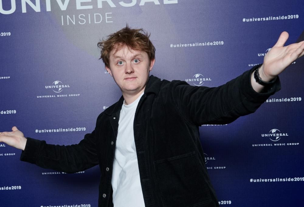 Lewis Capaldi cancella alcune date per problemi di salute: “Tornerò il prima possibile”