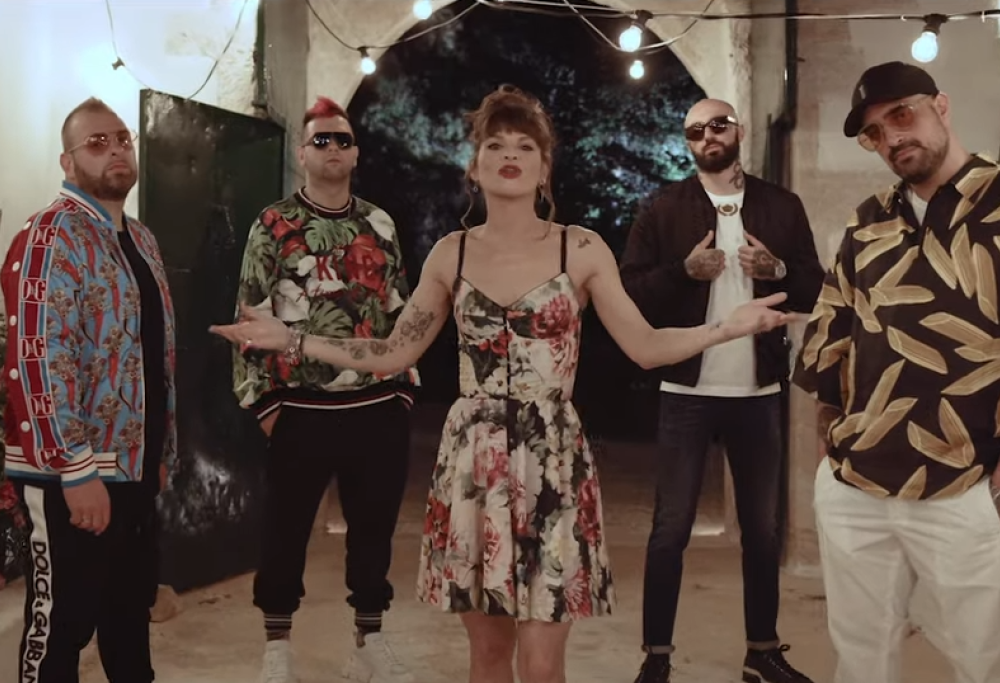 Boomdabash ft. Alessandra Amoroso: ecco il video di “Mambo Salentino”