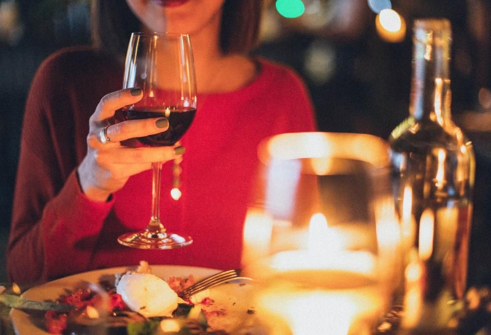 Una donna su tre ammette di accettare un appuntamento per un pasto gratis!