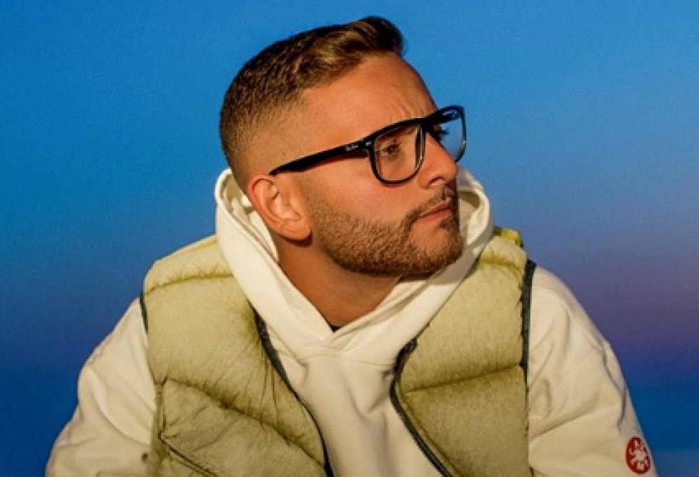 Rocco Hunt ci ripensa, non si ritira più e il web lo critica