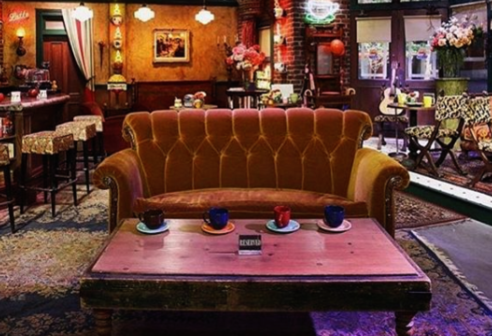 Gli oggetti di scena dell’amata serie tv “Friends” finiscono all’asta
