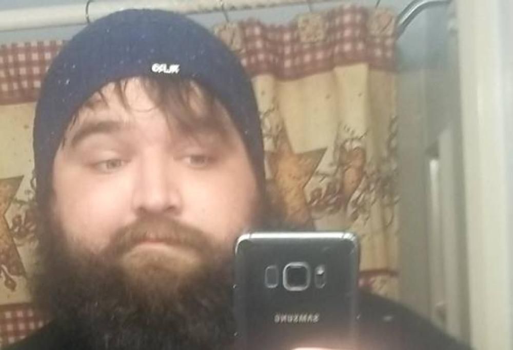 Riceve il pacco del vicino per errore e ciò che trova lo lascia senza parole!