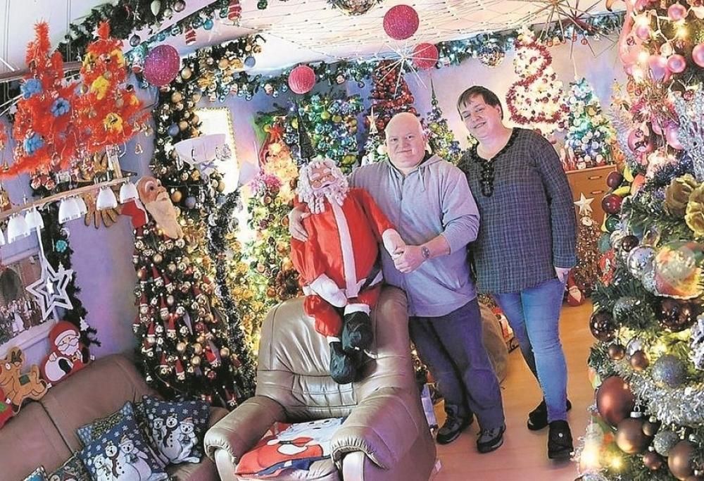Hanno 350 alberi di Natale in casa… e non li tolgono mai