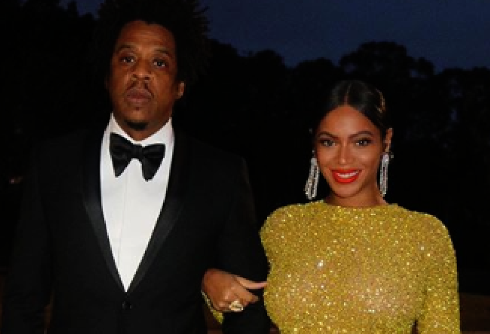 Jay-Z strappa il telefono di un uomo che stava riprendendo Beyoncé