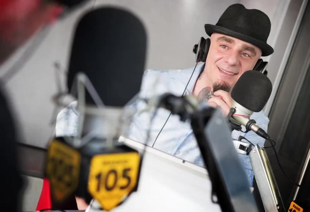 J-Ax a 105 Mi Casa: “Una canzone per mio figlio? Dovra’ essere molto bella”