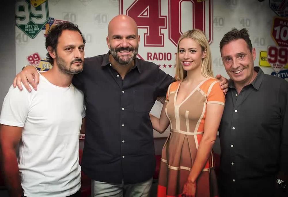 Carrambata in diretta per Martina Stella, il video