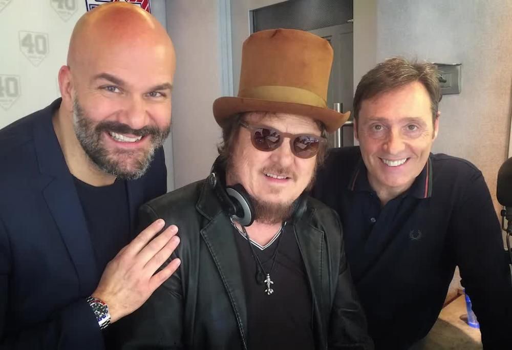 Zucchero a 105 Friends: Parlare con me di internet e’ come vedere un maiale con la cravatta