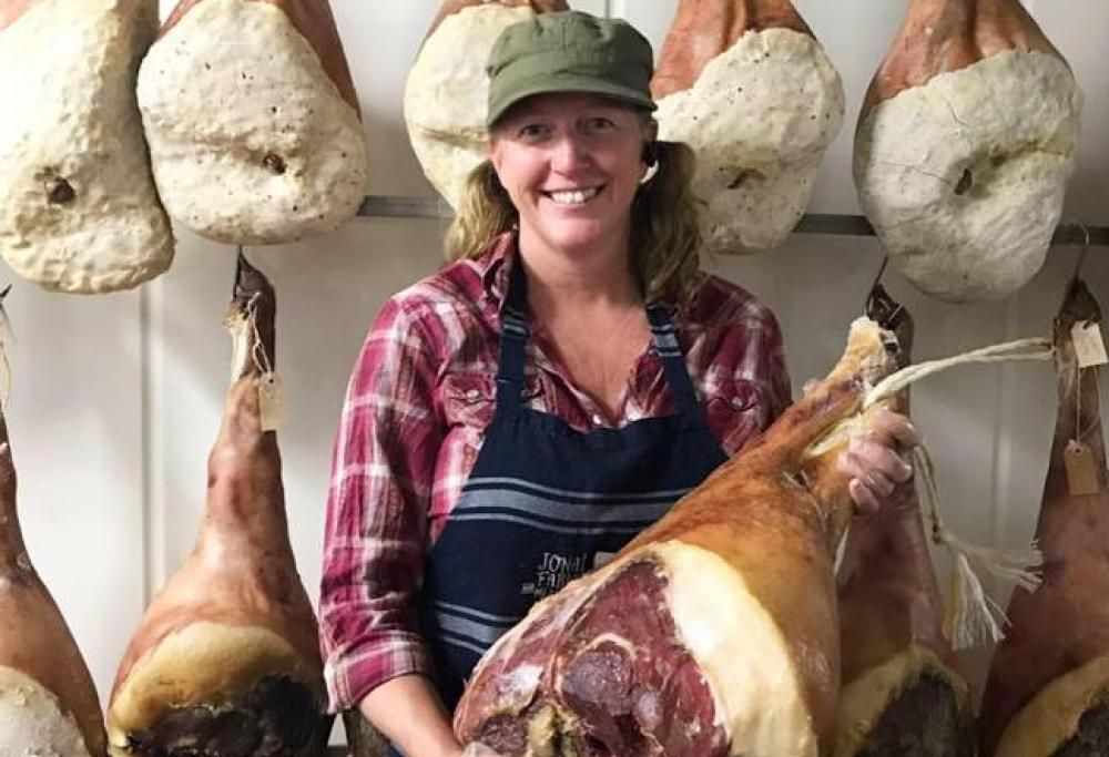 Vegetariana mangia un Hamburger per la prima volta e diventa Macellaia!