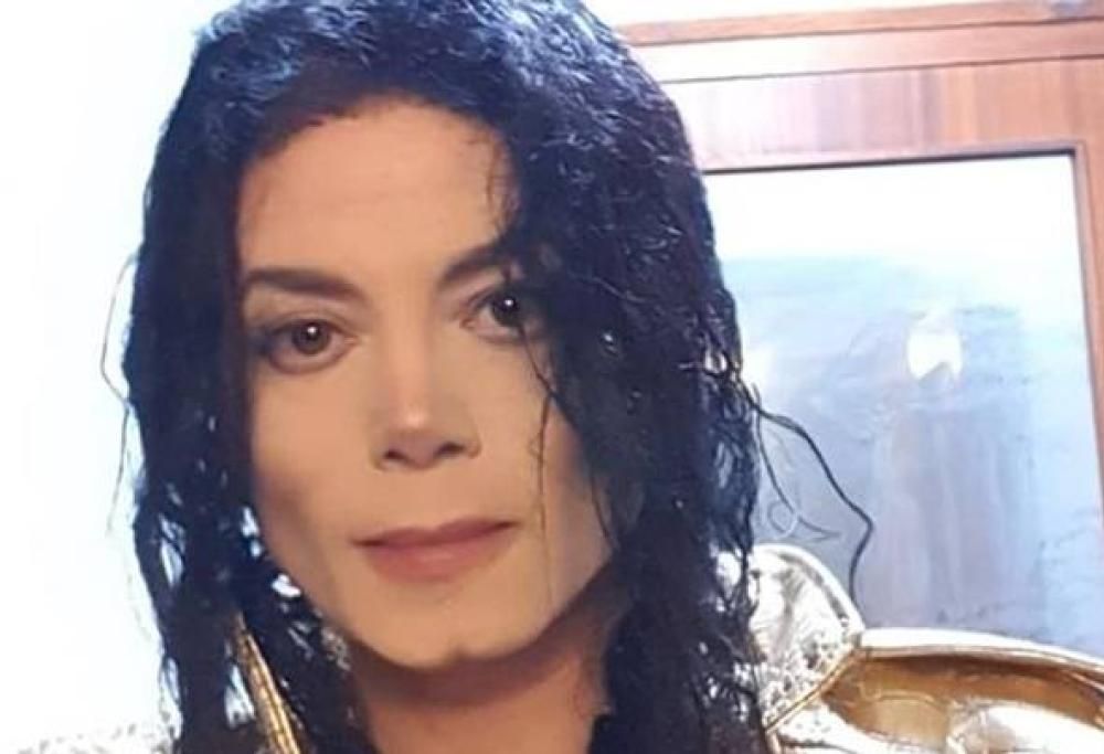 Sosia di Michael Jackson è così identico che i fan chiedono il test del DNA!