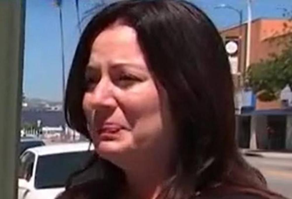 Barbone lancia secchio di diarrea sul viso di una donna a caso!