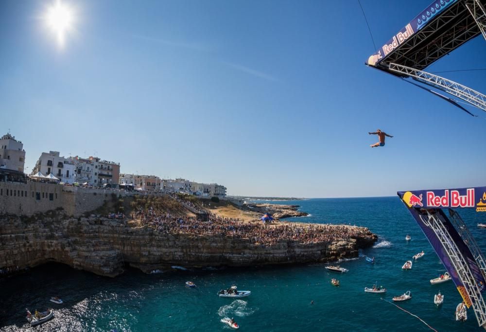 La Red Bull Cliff Diving World Series torna in Italia: tutto pronto a Polignano per il gran finale di stagione