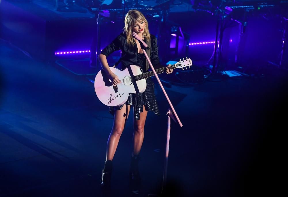 Taylor Swift: guarda le foto del City of Lover concert di Parigi!