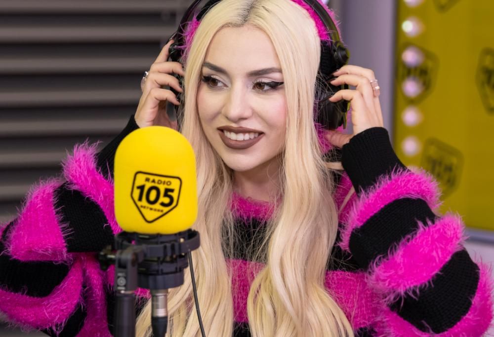 Ava Max a 105 Mi Casa