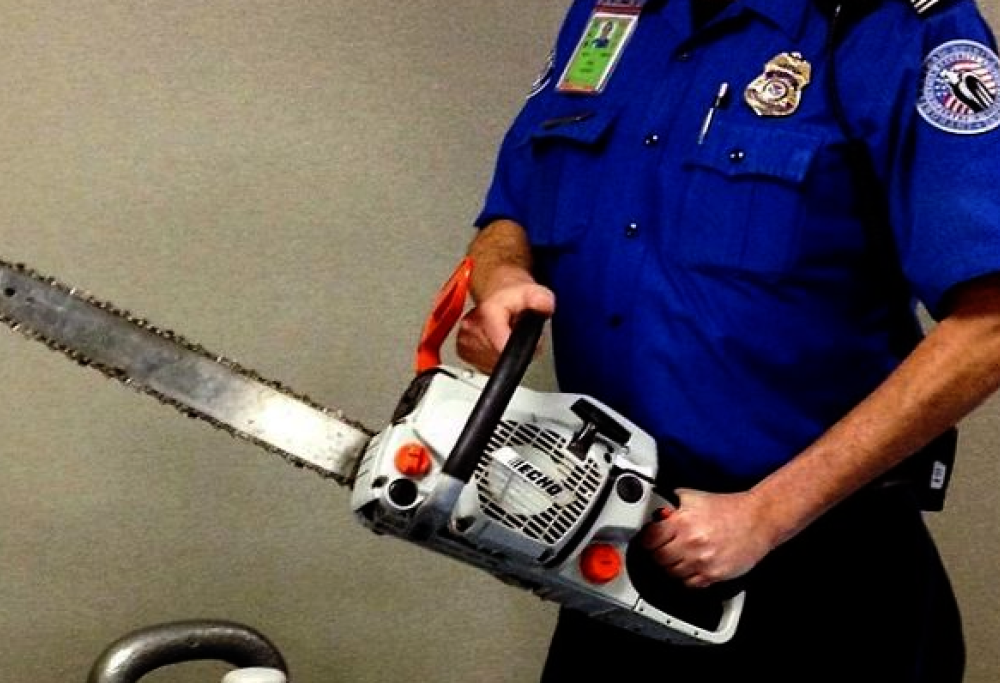 I 10 oggetti più strani trovati nei bagagli a mano in aeroporto