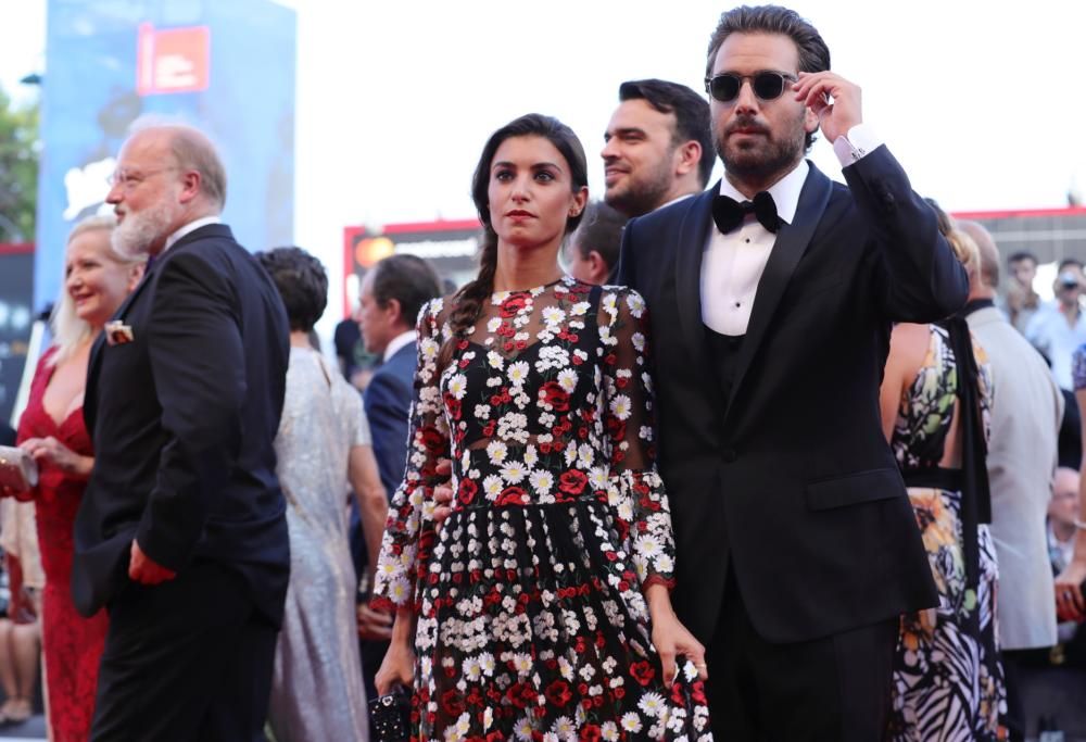 Tommaso Paradiso: a Venezia la prima uscita pubblica con Carolina Sansoni