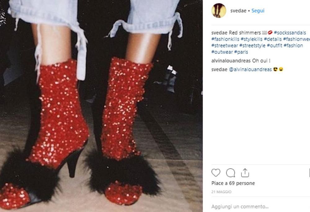 La nuova tendenza dello street style? Calzini di cotone e sandali