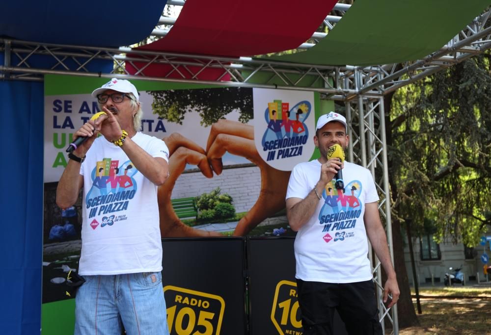 La photogallery delle giornata di pulizia del Parco Vergani di Milano organizzata da ACE e Retake con Pizza, Dario Micolani ed Edoardo Mecca!