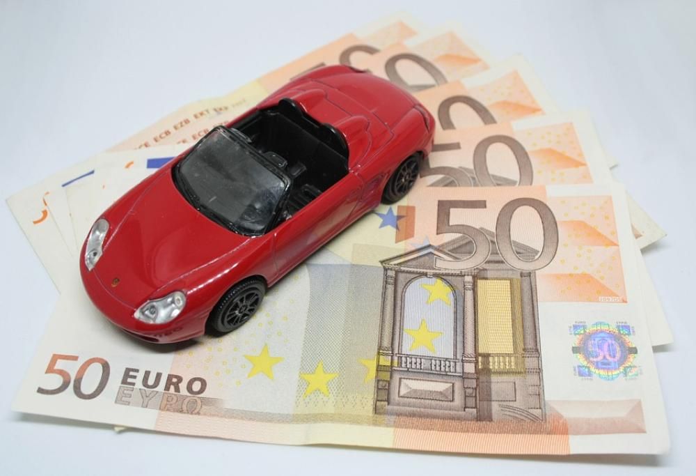 Quanto si spende ogni anno per l’automobile? Almeno 3.800 euro!