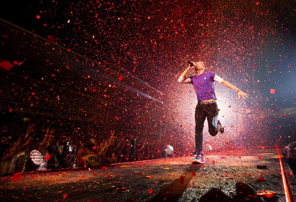 Coldplay, “A Head Full Of Dreams Tour”: un’esplosione di musica, luci e colori. Le foto