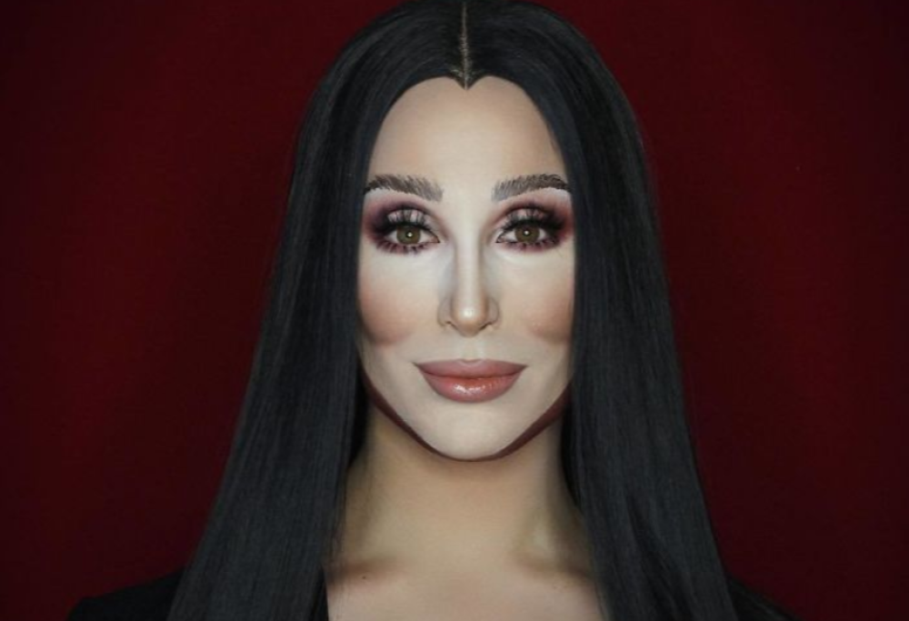 La Drag Queen che con il make up si trasforma in qualsiasi star