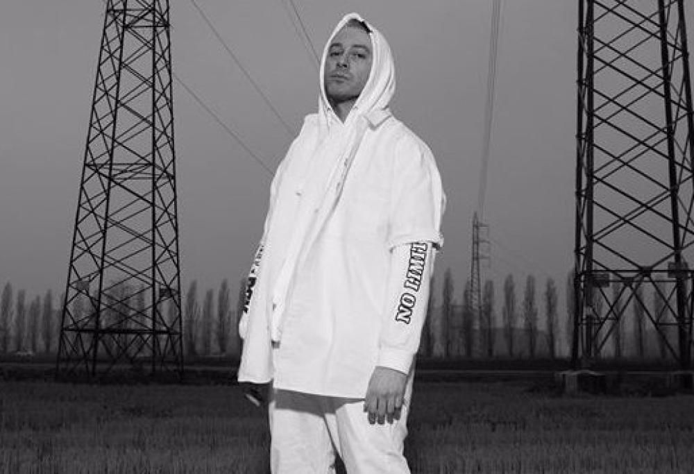 Fabri Fibra: su Radio 105 debutta “Fenomeno” la nuova profezia della rap star di Senigallia