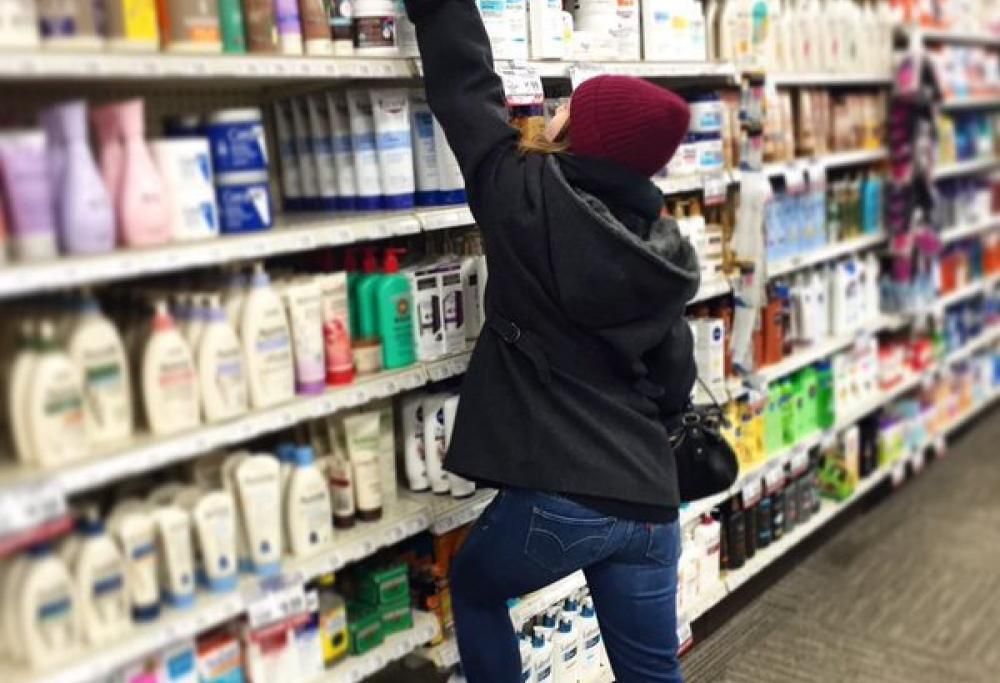 Le immagini che tutte le ragazze basse capiranno