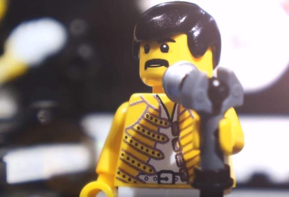 I Queen diventano Lego e suonano “Don’t Stop Me Now”: ecco il video
