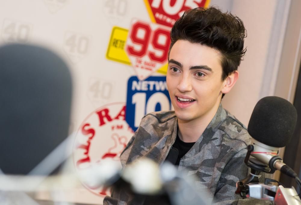 Radio 105 in tour con Michele Bravi: vinci i biglietti e incontra Michele nel backstage!