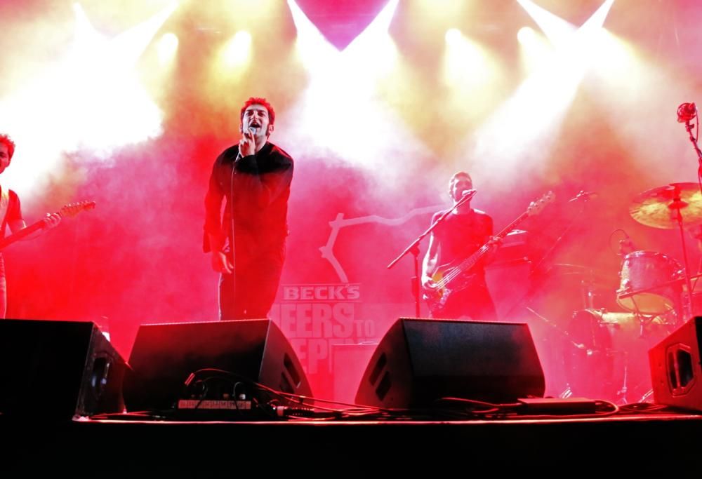 Le luci della centrale elettrica a Cheers to Independence!