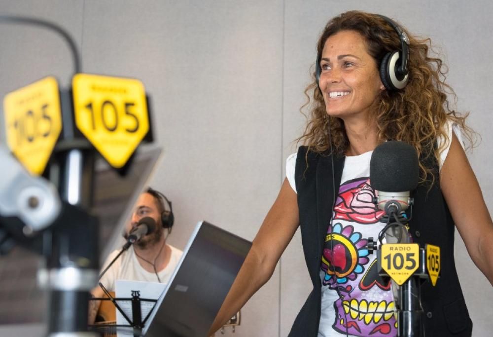 Isola dei Famosi: Samantha De Grenet a 105 Take Away, le foto