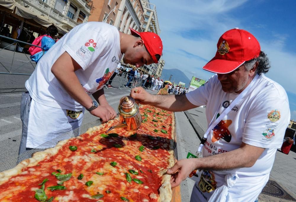 Sfornata a Napoli la pizza più lunga del mondo