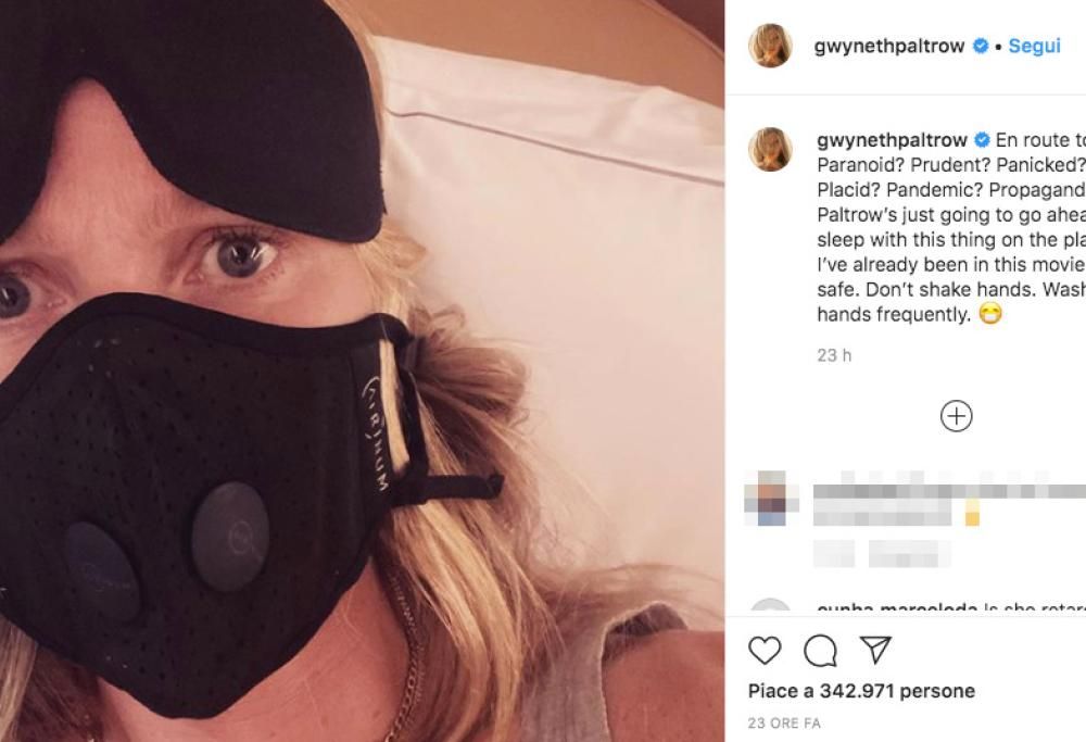 Gwyneth Paltrow in aereo con la mascherina: “Ho già vissuto questo film”