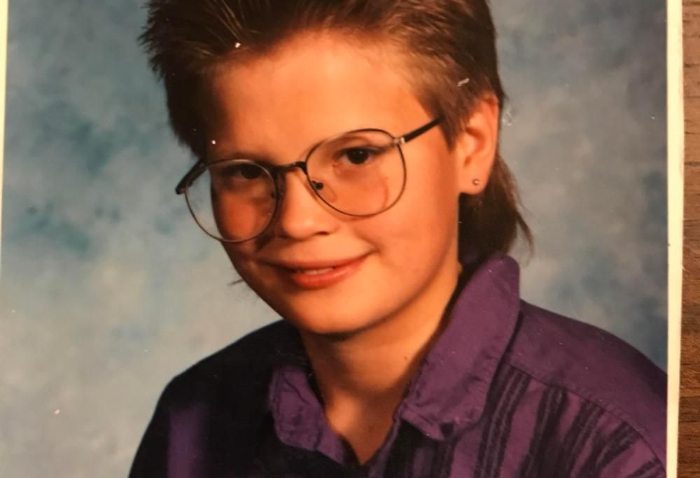 Mai tirare fuori le foto da adolescenti: guardate che look imbarazzanti!