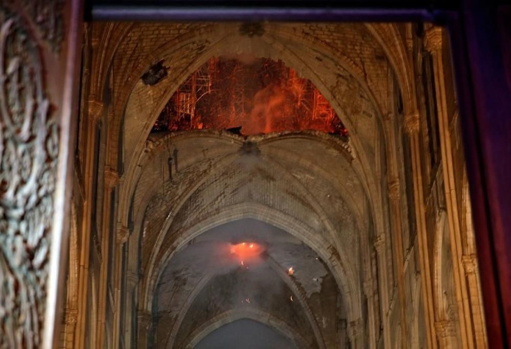 Notre Dame: le prime immagini dall’interno della Cattedrale