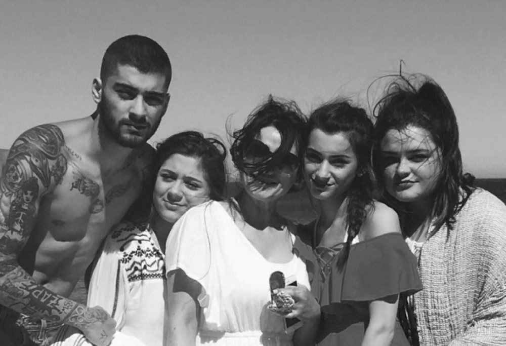 Zayn Malik, insieme ai suoceri e a Taylor Swift per il compleanno di Gigi Hadid
