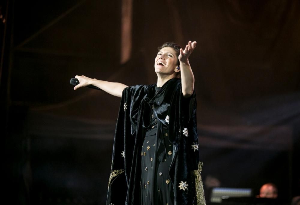 Elisa compie 40 anni: Radio 105 la festeggia con le foto più belle dei suoi concerti all’Arena di Verona
