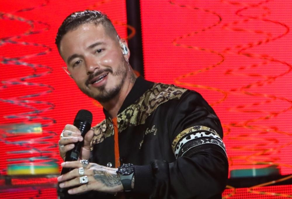 La superstar latina J Balvin ospite di Max Brigante oggi alle 18.00