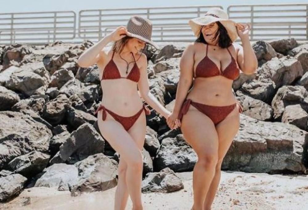 Due amiche, fisici diversi ma tanta bellezza: la sfida su TikTok