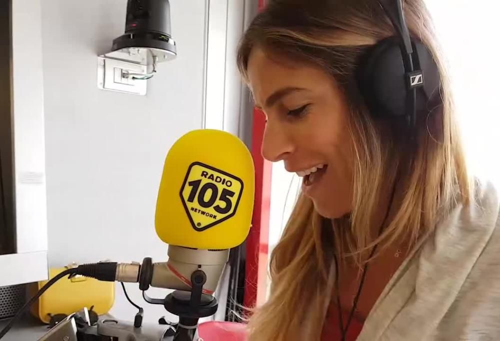 A 105 Take Away Eleonora Pedron  canta “Tanti auguri (Com’è bello far l’amore..)” per omaggiare Raffaella Carrà